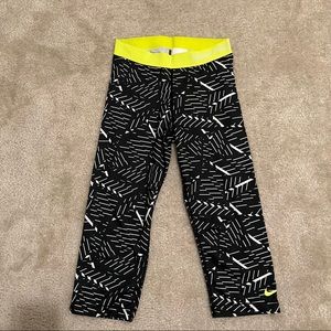Nike pro capris leggings